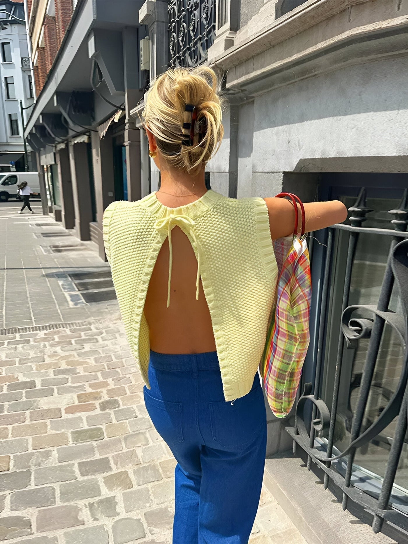 Ärmelloses Stricktop | Rückenausschnitt mit Schleife | Moderner Look