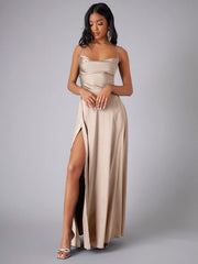Elegantes Maxikleid für Damen – Sommerliches Kleid mit Schlitz für besondere Anlässe – Braun