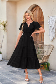 Astrelle - Strukturiertes, stufiges Maxikleid – Schwarz