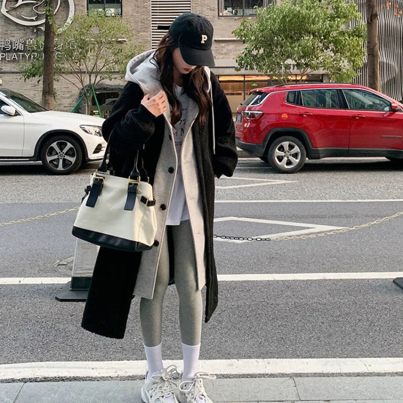 Marisol - Stilvolle Kapuzenjacke mit Zweifarbdesign & Knopfverschluss