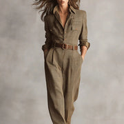 Jumpsuit für Damen mit Karomuster und Taschen – Braun