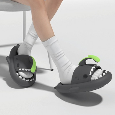 Trendy SoftSteps Sharkies Slipper – Weich, Dämpfend & 1+1 Gratis