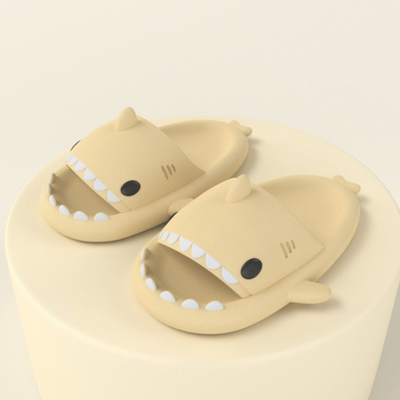 Trendy SoftSteps Sharkies Slipper – Weich, Dämpfend & 1+1 Gratis