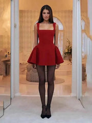 Alessia – Elegantes A-Linien Minikleid mit eckigem Ausschnitt – Rot