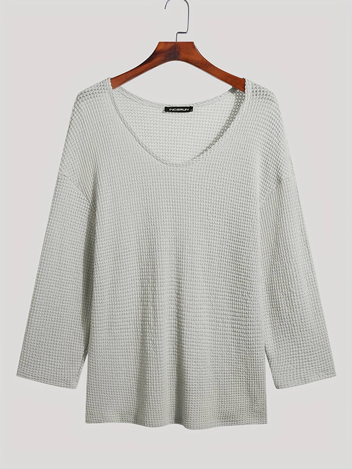 Gestricktes Herrenoberteil mit V-Ausschnitt und langen Ärmeln – Eliott