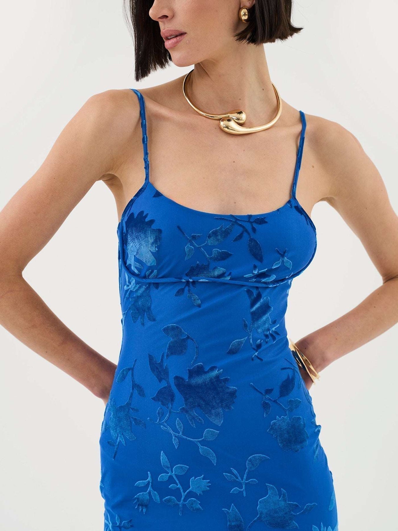 GRETA | FLORALES MAXIKLEID AUS SAMT