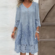 Jenna – Stilvolles Damenkleid mit Spitzenbesatz – Blau