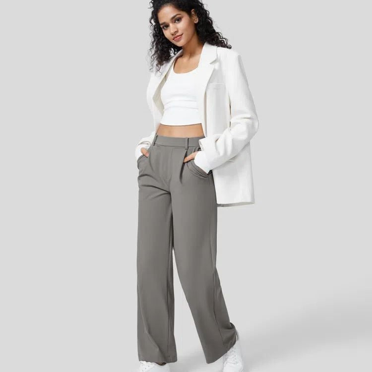 Hohe Taille, Bundfaltenhose, geschneiderte Seitentaschen, gerades Bein