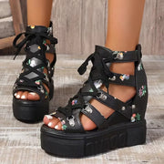 Gaelina - Florale Plateausandalen zum Schnüren – Schwarz