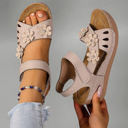 Fiorelia - florale Komfort-Keilsandalen – Khaki