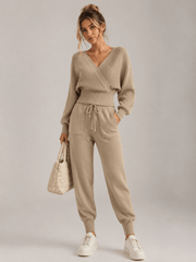 Adelyra - Geripptes Loungewear-Set (zweiteilig) – Braun