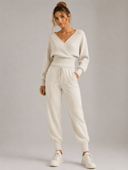 Adelyra - Geripptes Loungewear-Set (zweiteilig) – Weiß