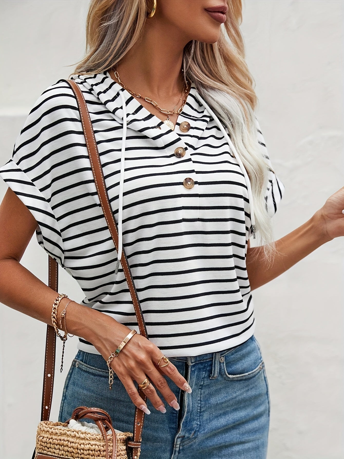 Gestreifte Damen Hoodie mit kurzen Ärmeln und Knopfverschluss – Romy