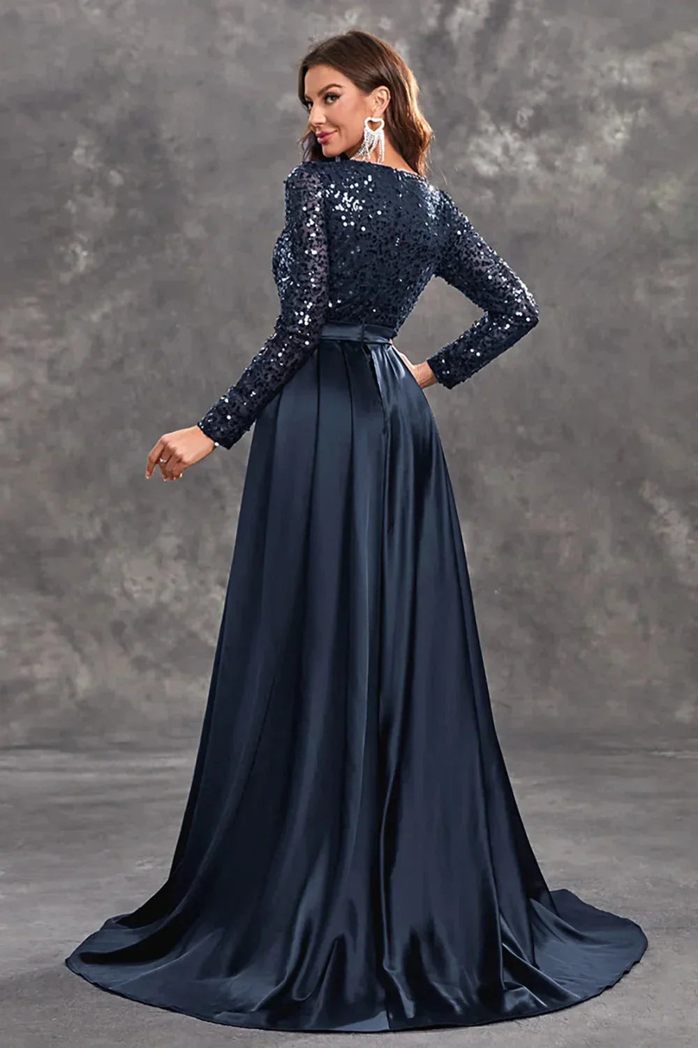 Damen Abendkleid mit Paillettenoberteil und fließendem Rock