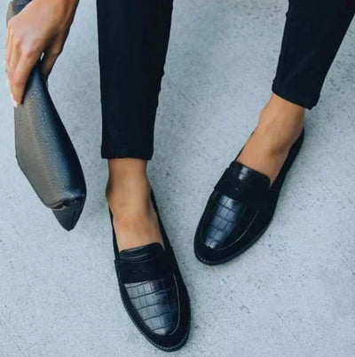 Damen Loafers in Schwarz mit Krokoprägung