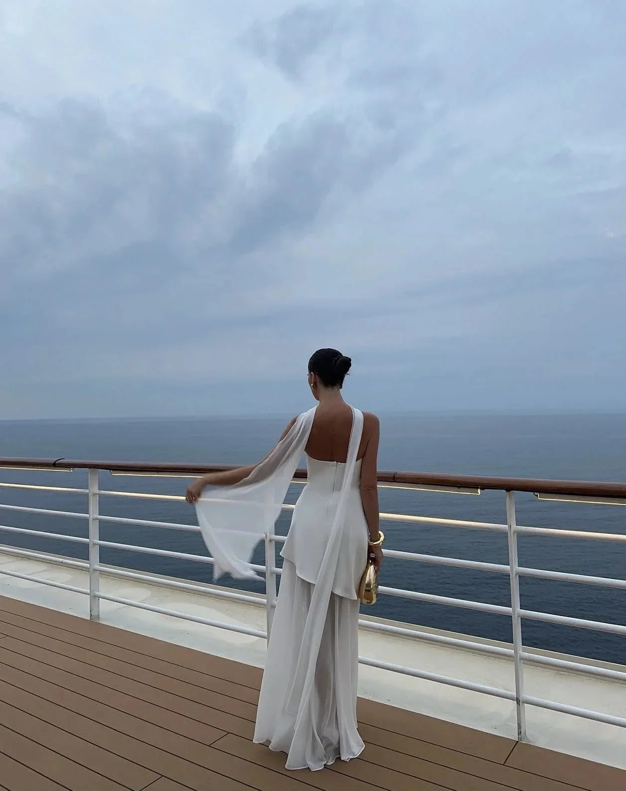 Damen Maxikleid mit asymmetrischen Schichten und geradem Schnitt