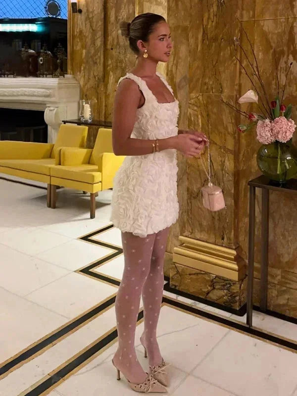 Damen Minikleid mit Blumenstruktur und Trägern