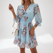 Maelona - Minikleid mit floralen Smock-Details in Soft-Touch-Qualität – Florales Himmelblau