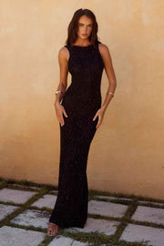 Elara – Schimmerndes Maxikleid mit figurbetonter Silhouette – Schwarz