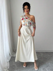 Elegantes Maxikleid für Hochzeit mit Blumenapplikation – Weiß