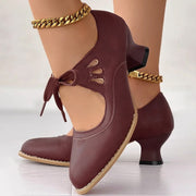 Veralyn - Vintage Schnürpumps mit Kitten-Heels – Rot