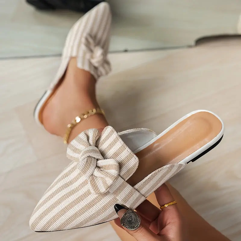 Mules mit Schleife | Spitz zulaufend | Feines Streifenmuster