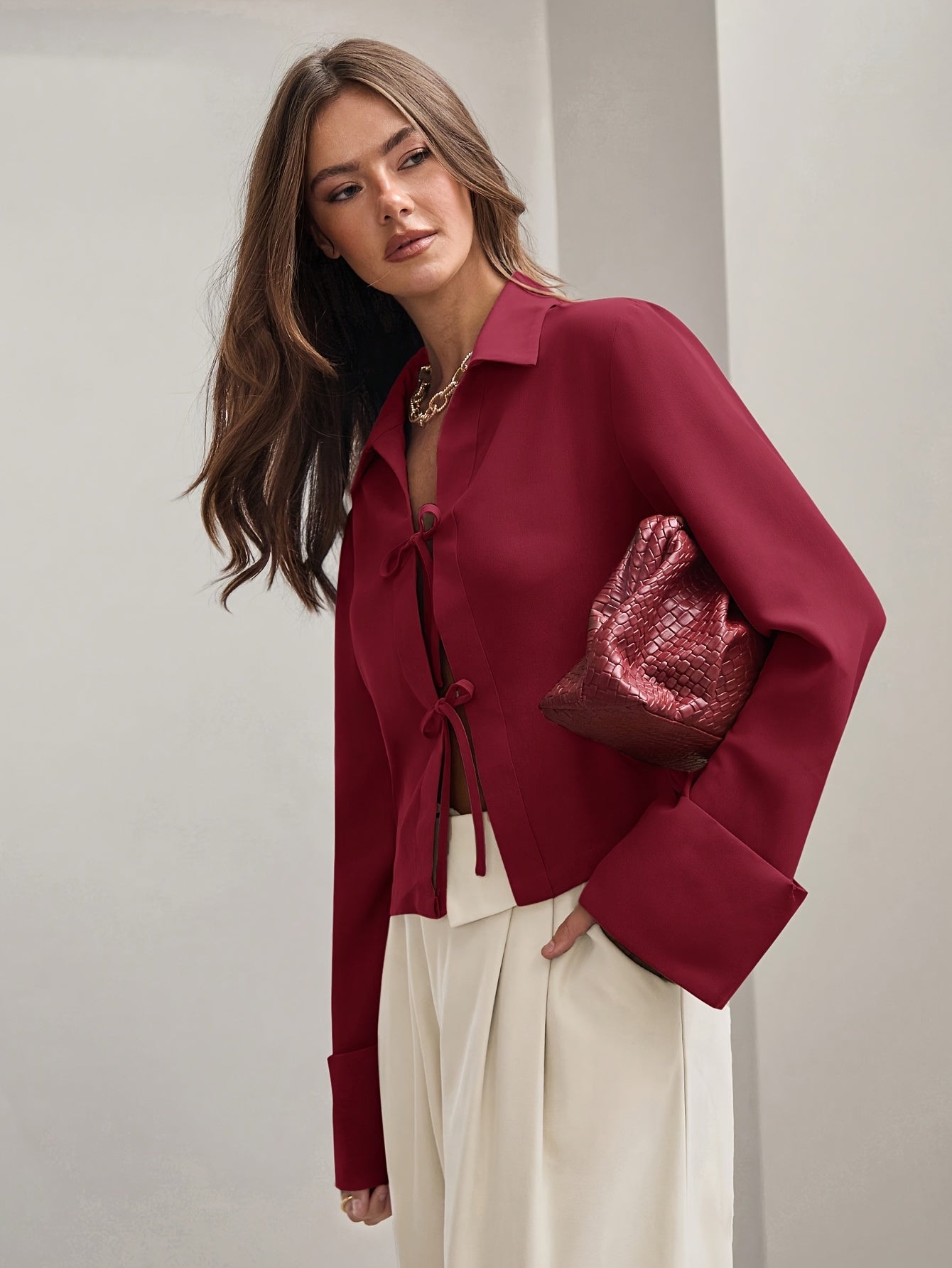 Bluse mit Schleifenverschluss | Umlegekragen | Elegant & Modern