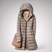 Mira - ultraleichte Longline-Pufferjacke – Taupe