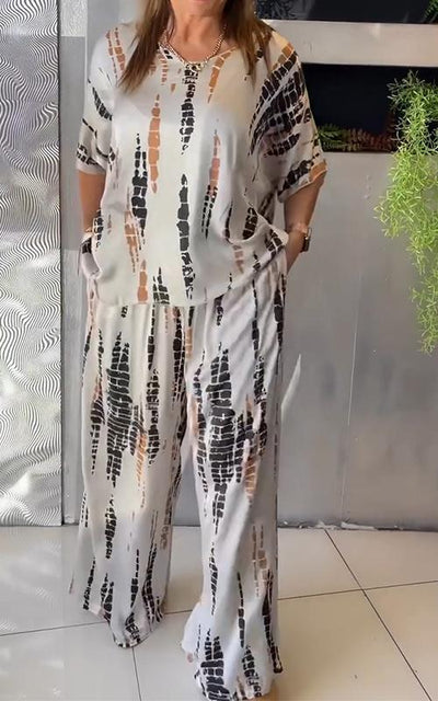 Zweiteiliger Freizeitanzug aus Satin mit Rundhalsausschnitt