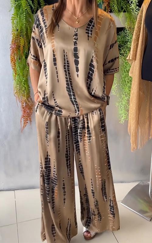 Zweiteiliger Freizeitanzug aus Satin mit Rundhalsausschnitt