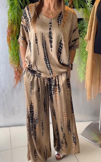 Zweiteiliger Freizeitanzug aus Satin mit Rundhalsausschnitt