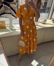Gepunktetes, tailliertes Kleid mit V-Ausschnitt – Orange