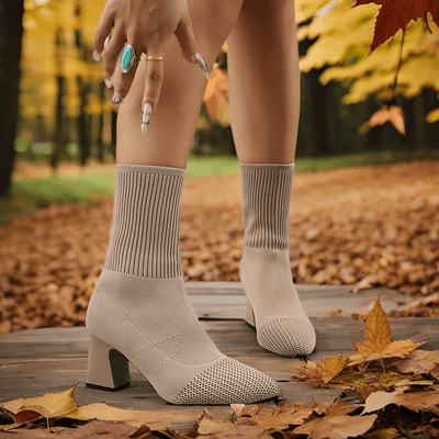 Sock Boots mit Blockabsatz | Strickdesign | Elegante Silhouette