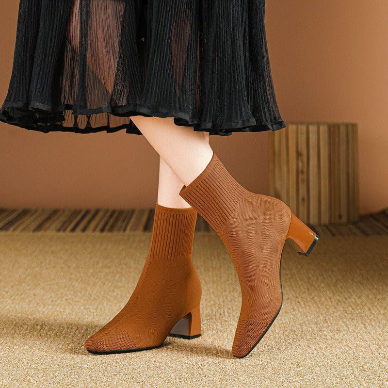 Sock Boots mit Blockabsatz | Strickdesign | Elegante Silhouette