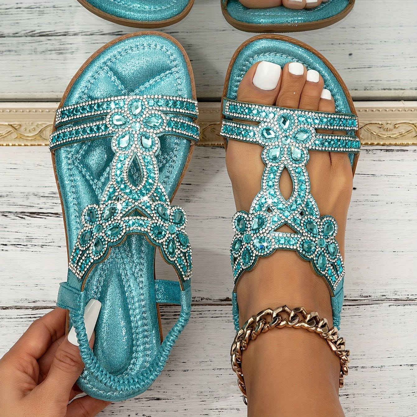 Sommersandalen mit Glitzersteinen | Elastisches Fersenband | Boho-Glamour