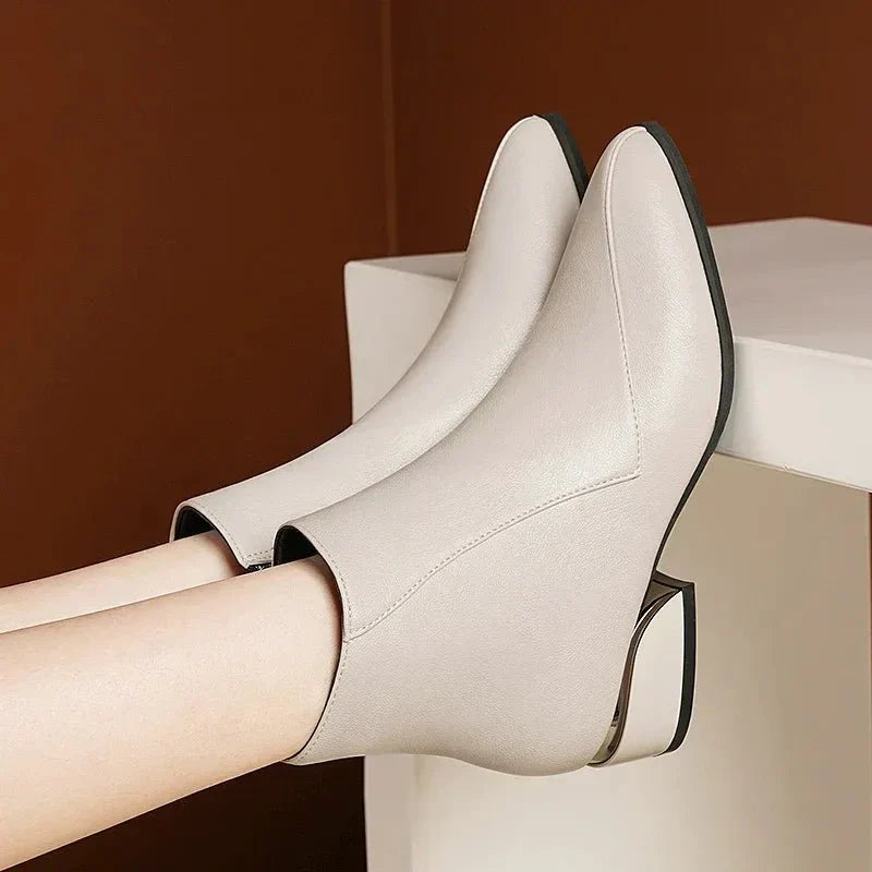 Damen Stiefeletten aus veganem Leder mit seitlichem Reißverschluss