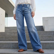 PAULA – JEANS MIT HOHER TAILLE UND WEITEM BEIN – Blau