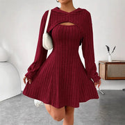 Mirellia - Strick-Minikleid mit Kapuze – Burgunder