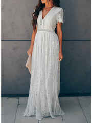 Elliana - Langes Spitzenkleid mit V-Ausschnitt – Weiß