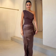 Ylva | Damen Maxi Kleid Für Hochzeitsgast Ein Schulter Stil – Dunkelbraun