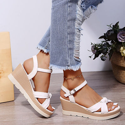 Keilabsatz-Sandalen mit Kreuzriemen für Damen